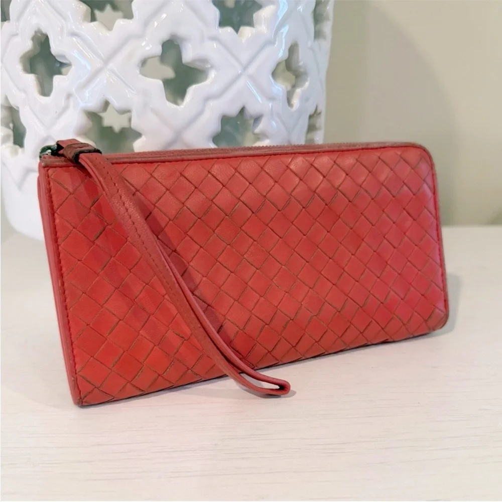 EUC-Bottega Veneta Coral Intrecciato Leather Long Wallet